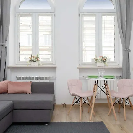 Stylish Wilcza In The Heart Of By Renters * Варшава