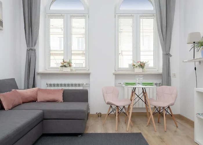 Stylish Wilcza In The Heart Of By Renters * وارسو