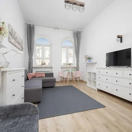 Stylish Wilcza In The Heart Of By Renters Apartamento Varsovia